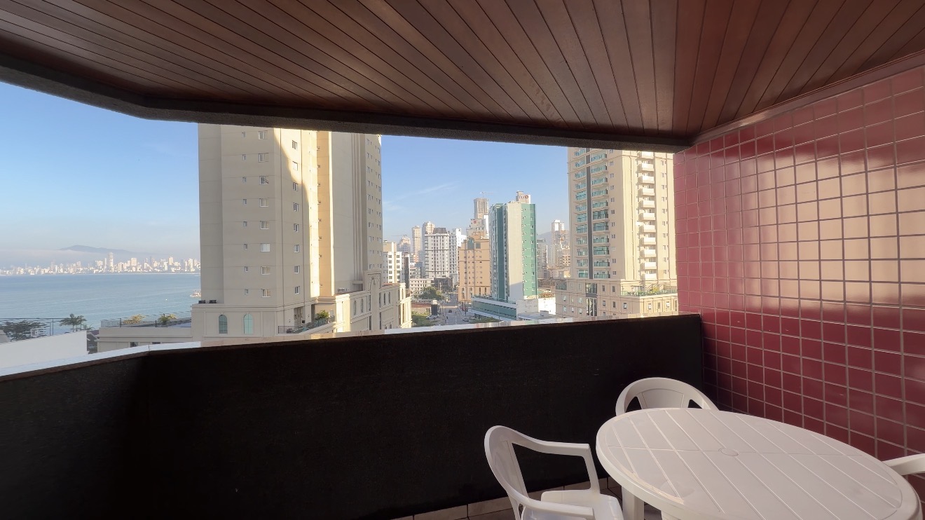 Sacada com vista para o mar